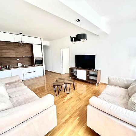 High-End Spacious Apartment Next To City Mall Skopje Buitenkant foto