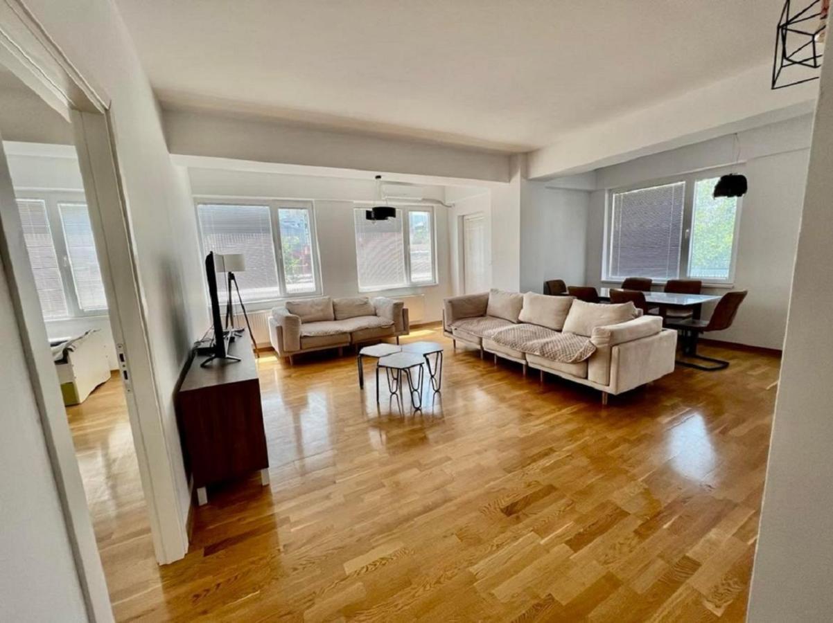 High-End Spacious Apartment Next To City Mall Skopje Buitenkant foto