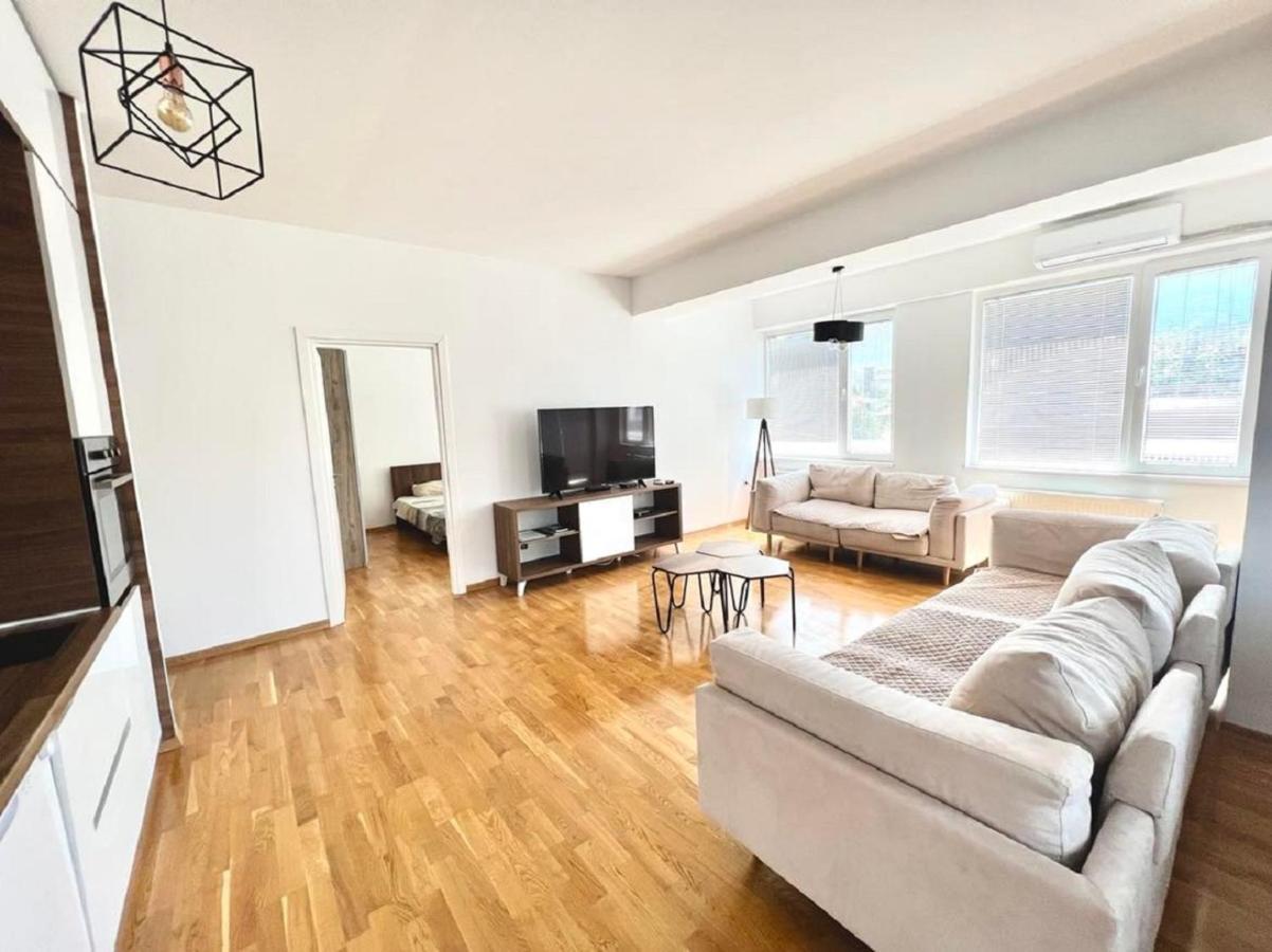 High-End Spacious Apartment Next To City Mall Skopje Buitenkant foto