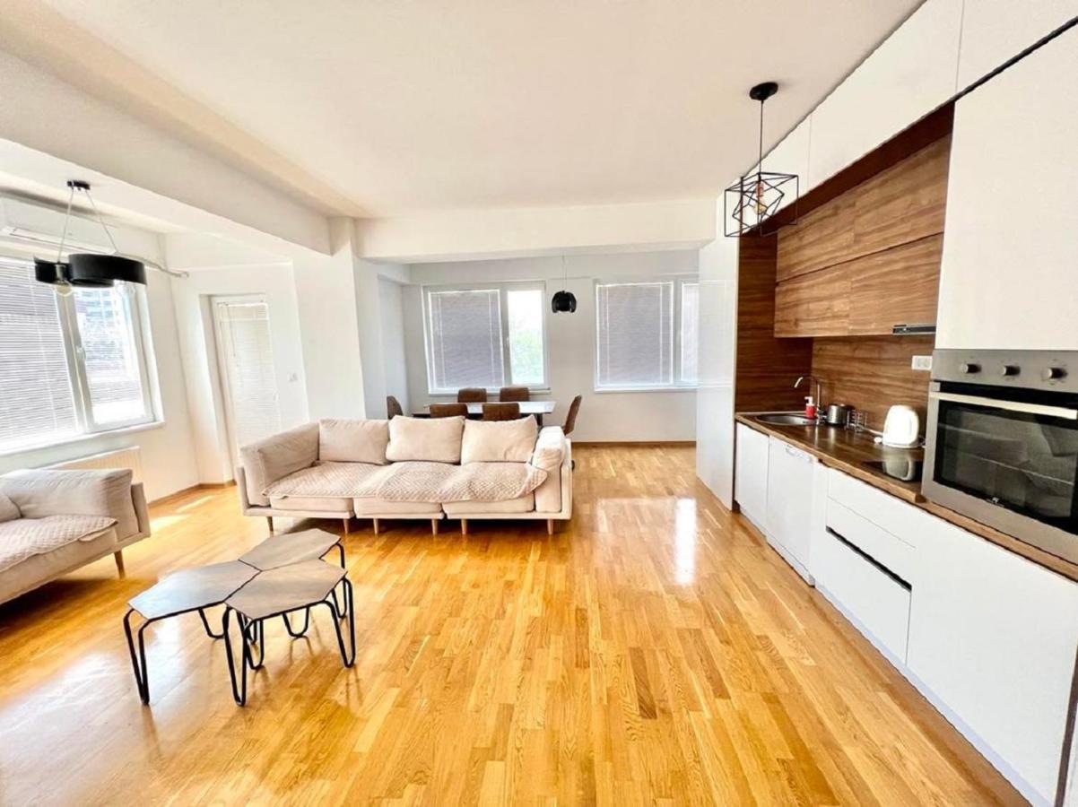 High-End Spacious Apartment Next To City Mall Skopje Buitenkant foto