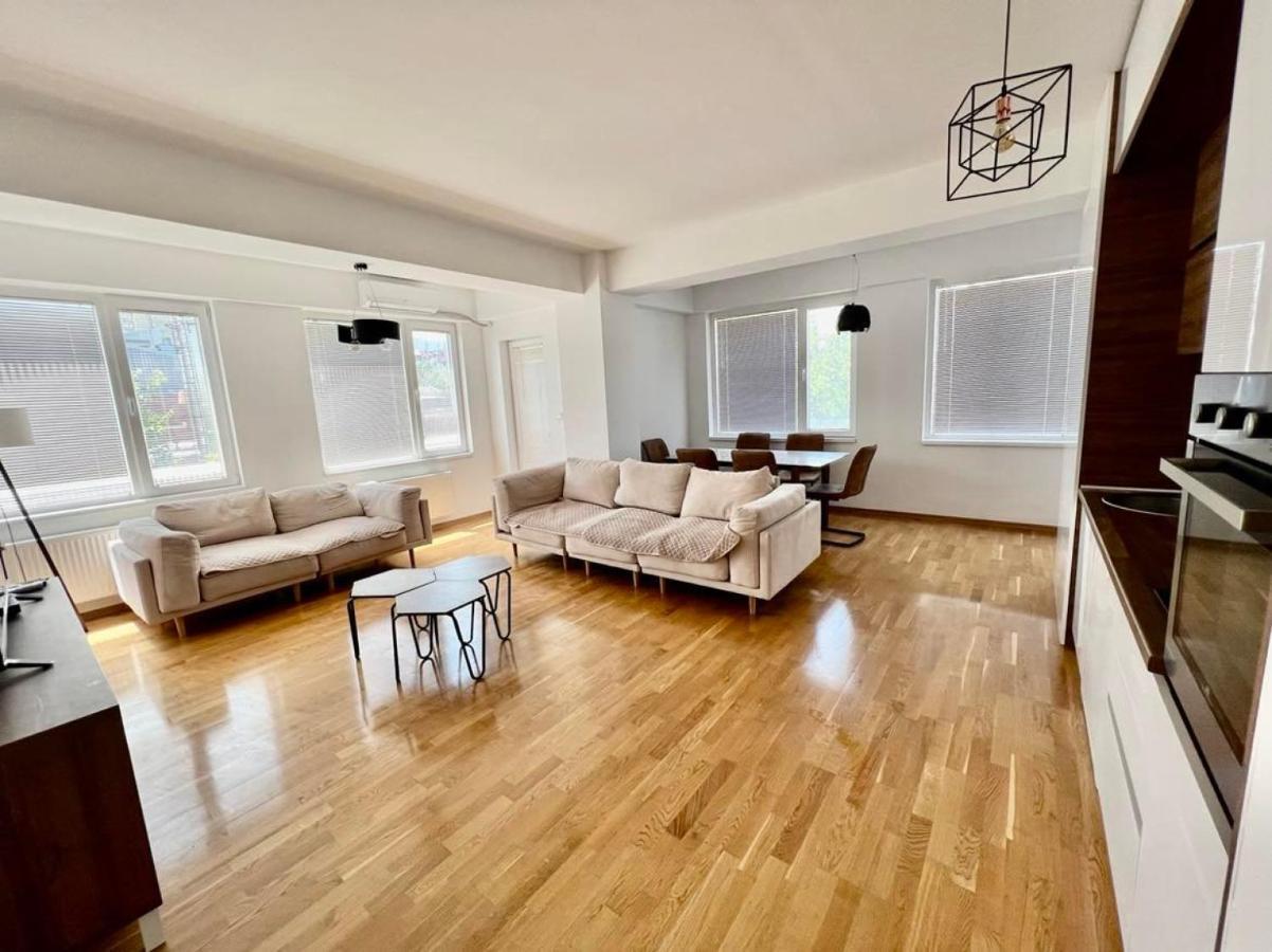 High-End Spacious Apartment Next To City Mall Skopje Buitenkant foto