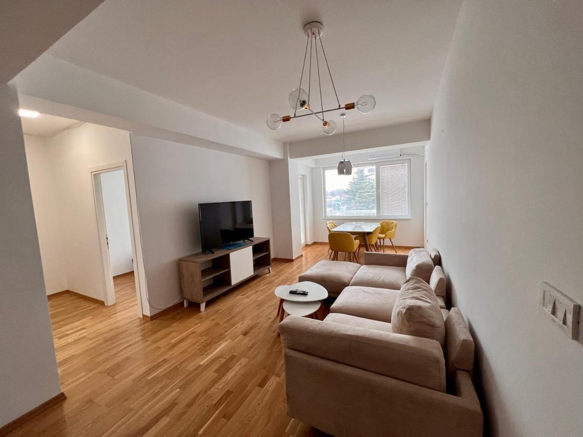 High-End Spacious Apartment Next To City Mall Skopje Buitenkant foto