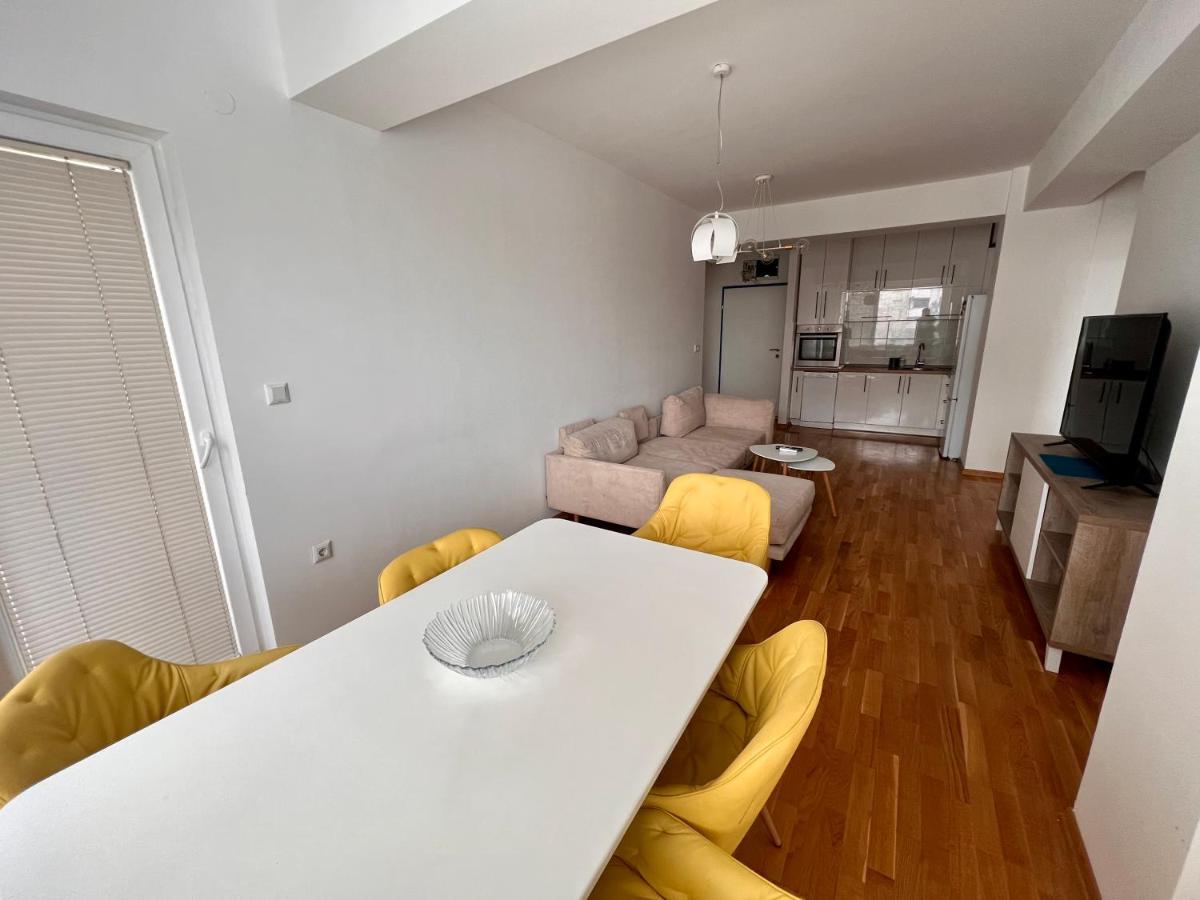 High-End Spacious Apartment Next To City Mall Skopje Buitenkant foto