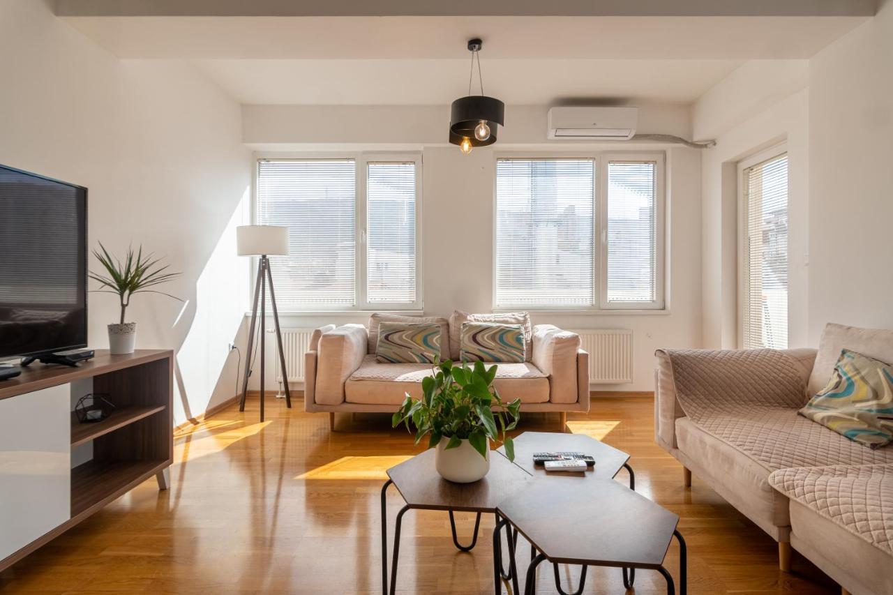 High-End Spacious Apartment Next To City Mall Skopje Buitenkant foto