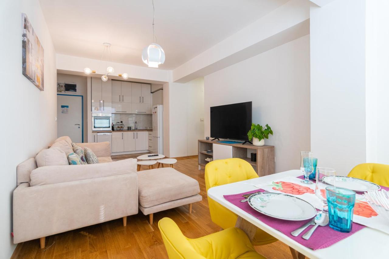 High-End Spacious Apartment Next To City Mall Skopje Buitenkant foto