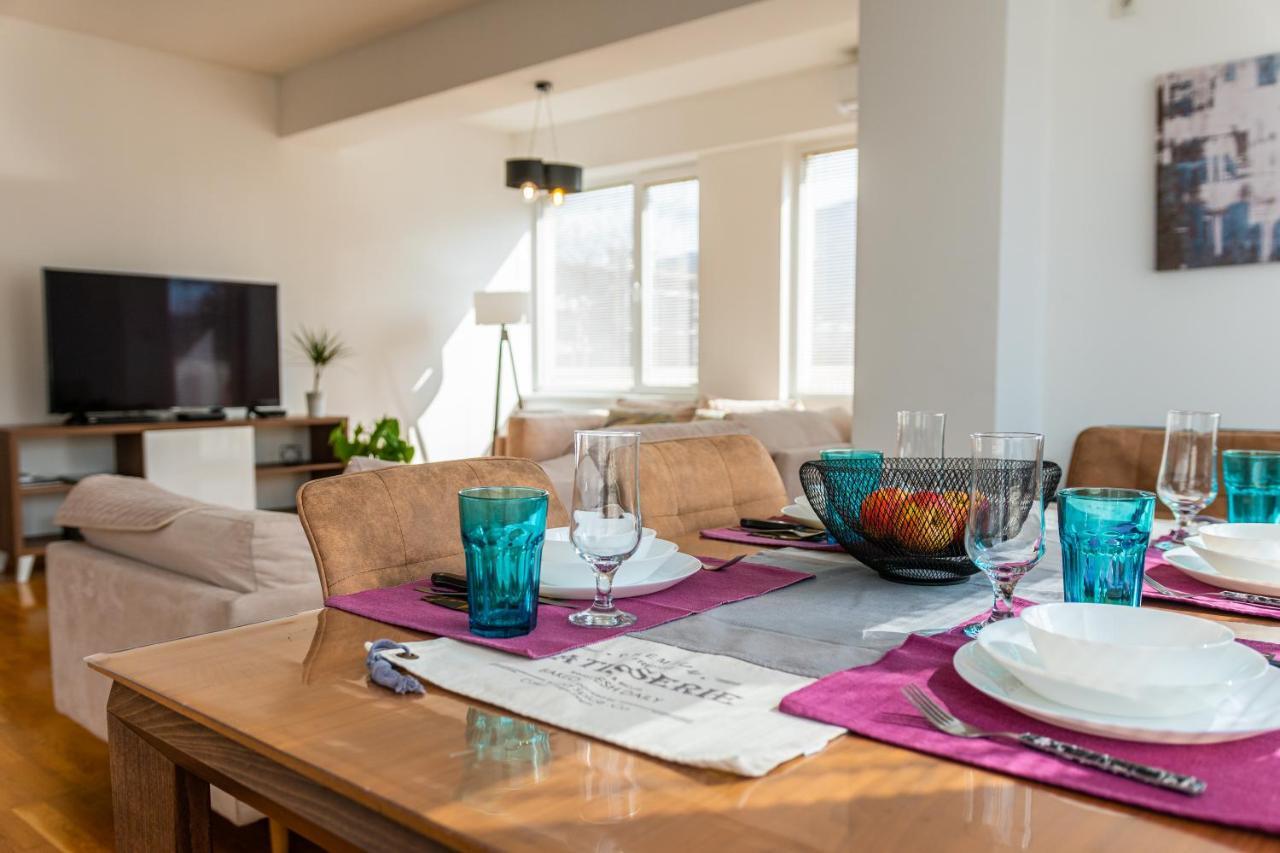 High-End Spacious Apartment Next To City Mall Skopje Buitenkant foto