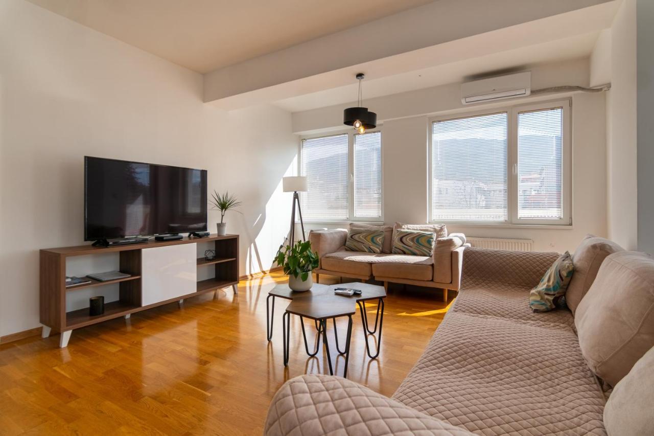 High-End Spacious Apartment Next To City Mall Skopje Buitenkant foto