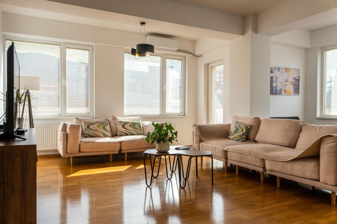 High-End Spacious Apartment Next To City Mall Skopje Buitenkant foto