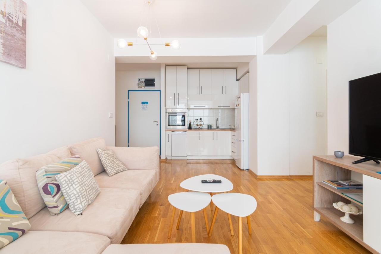 High-End Spacious Apartment Next To City Mall Skopje Buitenkant foto
