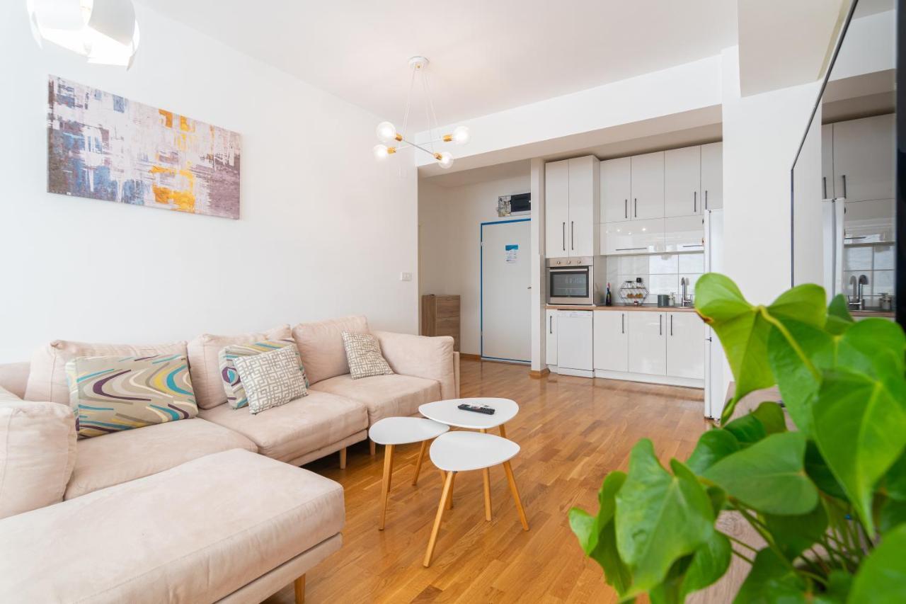 High-End Spacious Apartment Next To City Mall Skopje Buitenkant foto