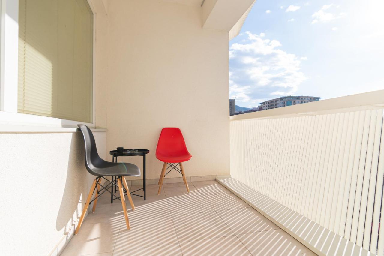 High-End Spacious Apartment Next To City Mall Skopje Buitenkant foto