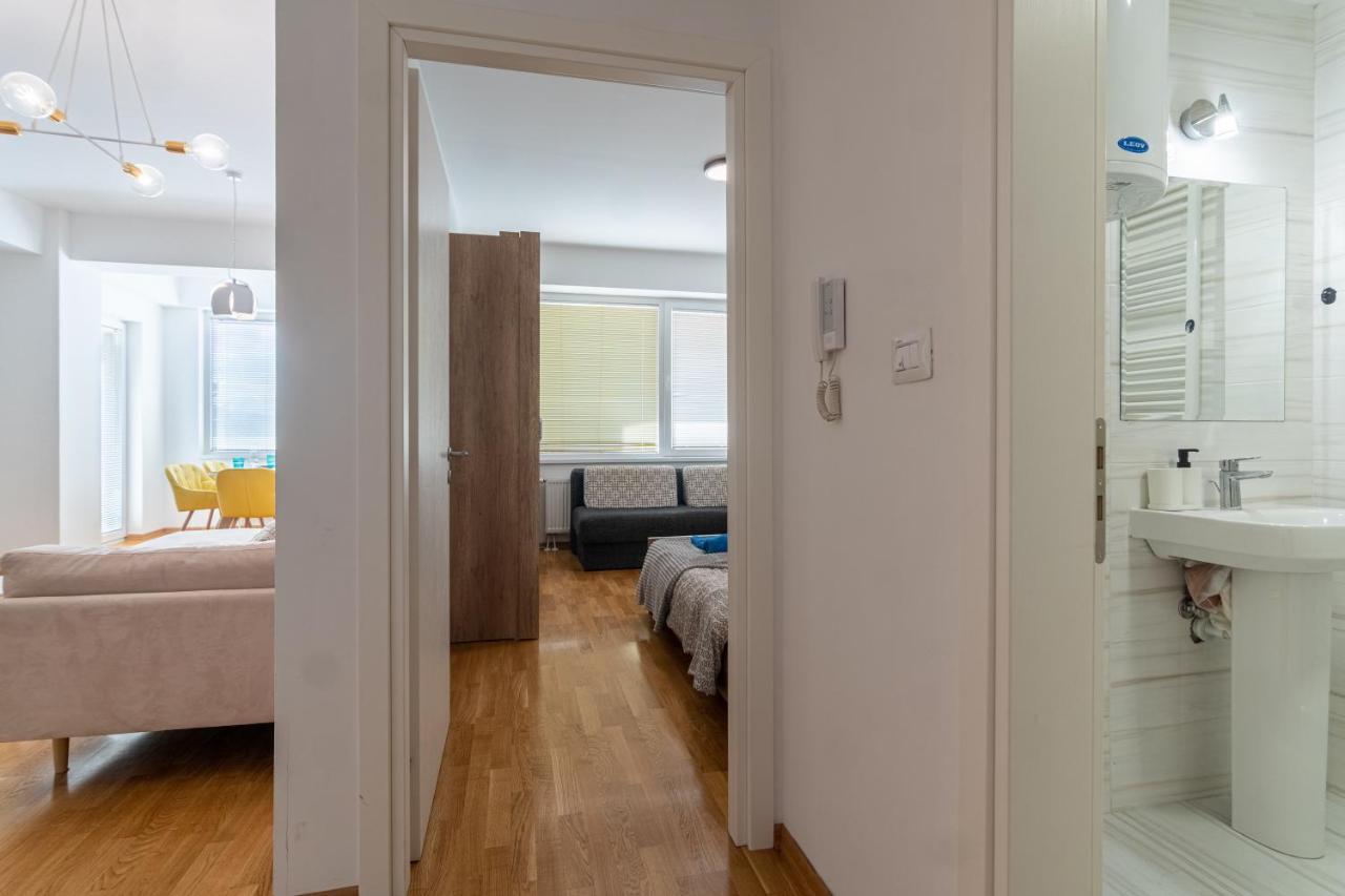 High-End Spacious Apartment Next To City Mall Skopje Buitenkant foto